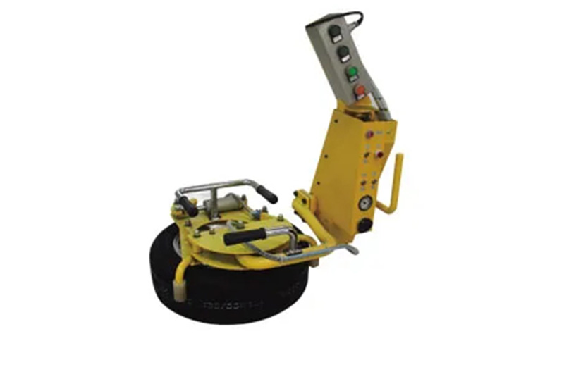 Liftoal handling equipment