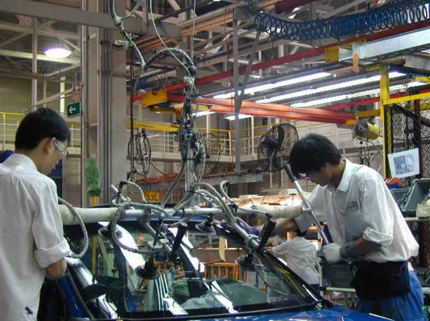 Automotive Final Assembly: Windshield Installation Manipulator