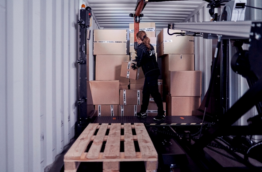 Container unloading and bulk transfer