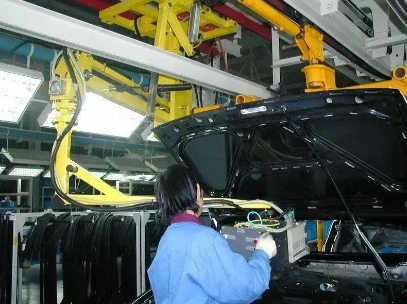Automotive Final Assembly: VIN Marking Industrial Manipulator